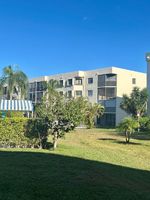  Via Poinciana Apt 10