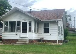 Glenway Dr - Foreclosure In Newton, IA