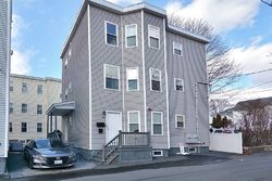  Elliott Pl Apt 2r