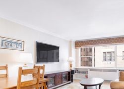  E 71st St Apt 3a