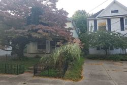  W 9th St